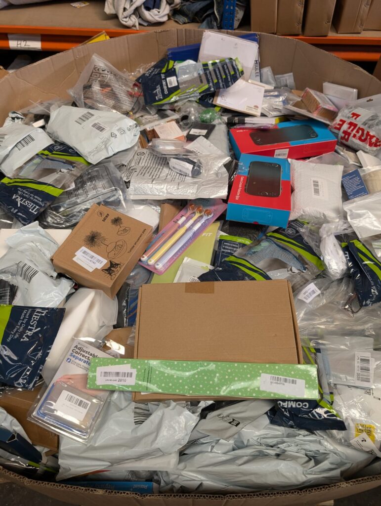 Wholesale stock for resellers - Amazon small item pallet