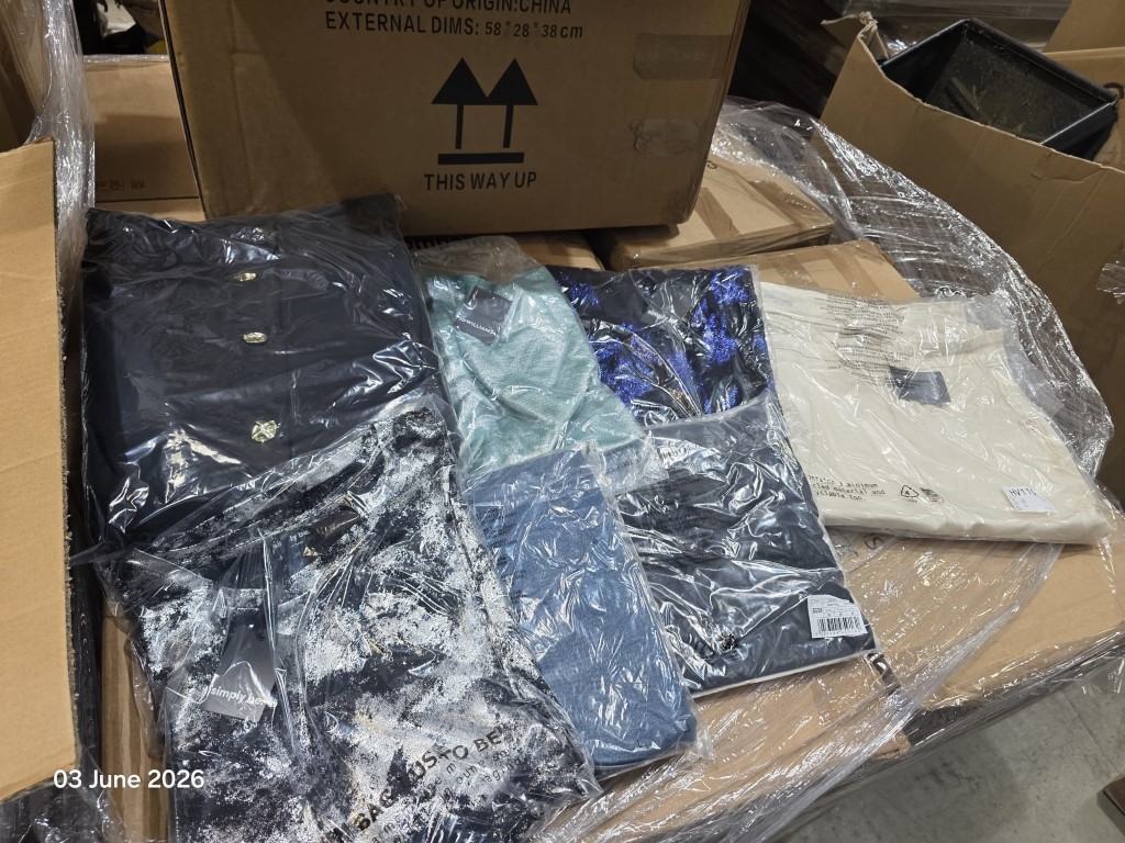 Individual bagged clothing items wholesale pallet stock